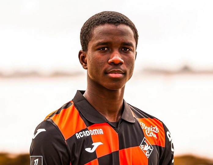 Abdoulaye Faye prêté par Bayer Leverkusen au FC Lorient : un nouveau défi pour le jeune défenseur sénégalais