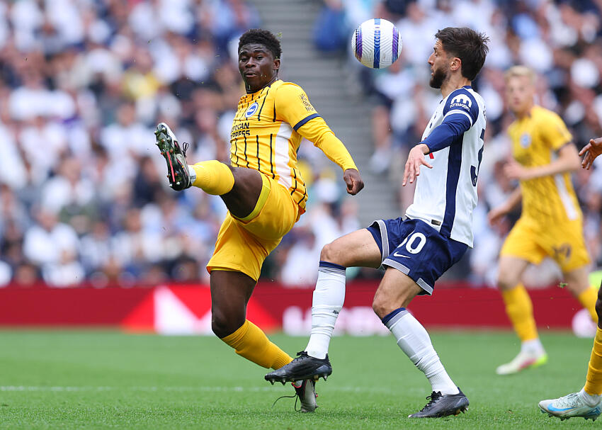 PSG : 70 millions d’euros pour Carlos Baleba, la pépite camerounaise au cœur du mercato 2025