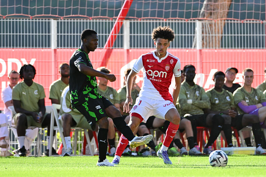 Maghnes Akliouche au PSG : un tremplin vers l’élite selon Chérif Oudjani