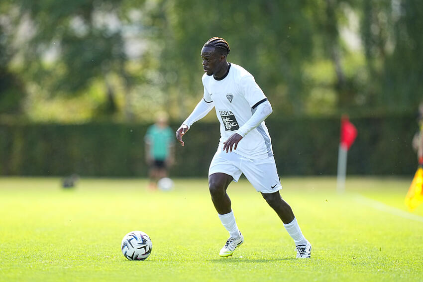 Hoffenheim accélère pour recruter Jacques Ekomie, le jeune défenseur gabonais d’Angers