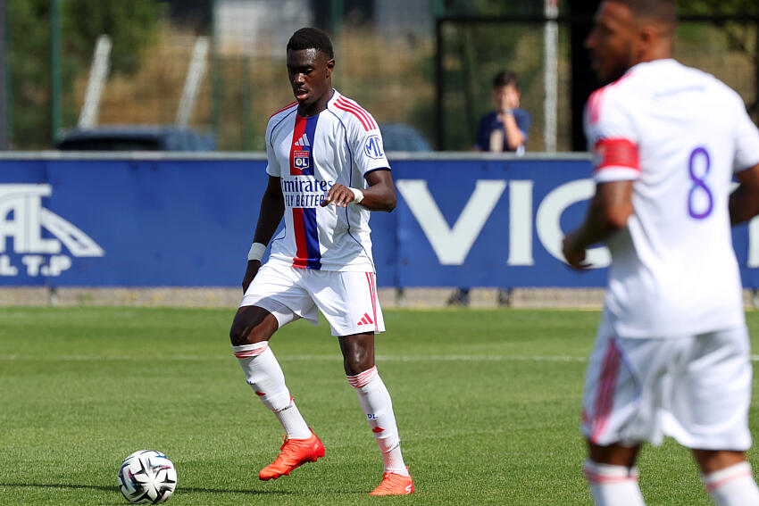 Moussa Niakhaté rejoint l’OL pour 31,9 millions d’euros : un transfert majeur pour renforcer la défense lyonnaise