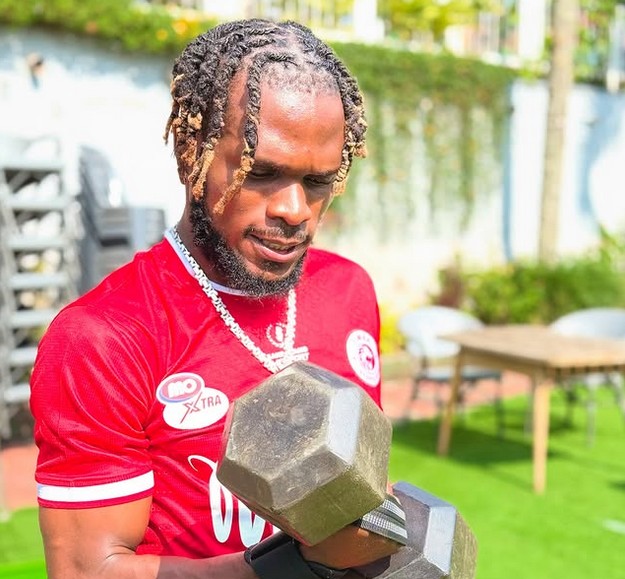 Steven Dese Mukwala reste à Simba SC : Le pilier offensif ougandais confirmé dans l’effectif