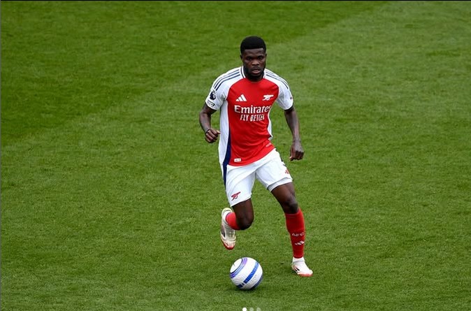 Thomas Partey : Le FC Barcelone prêt à rafler le milieu d’Arsenal, face à la concurrence italienne