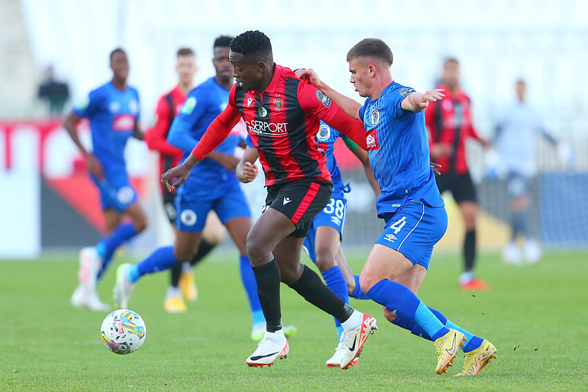 Leonel Ateba signe un contrat de deux ans avec Al Shorta après son départ de Simba SC