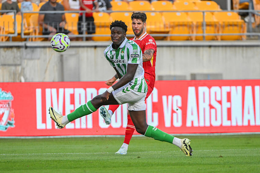 Nobel Mendy signe officiellement avec Rayo Vallecano, un nouveau défi pour le défenseur sénégalais