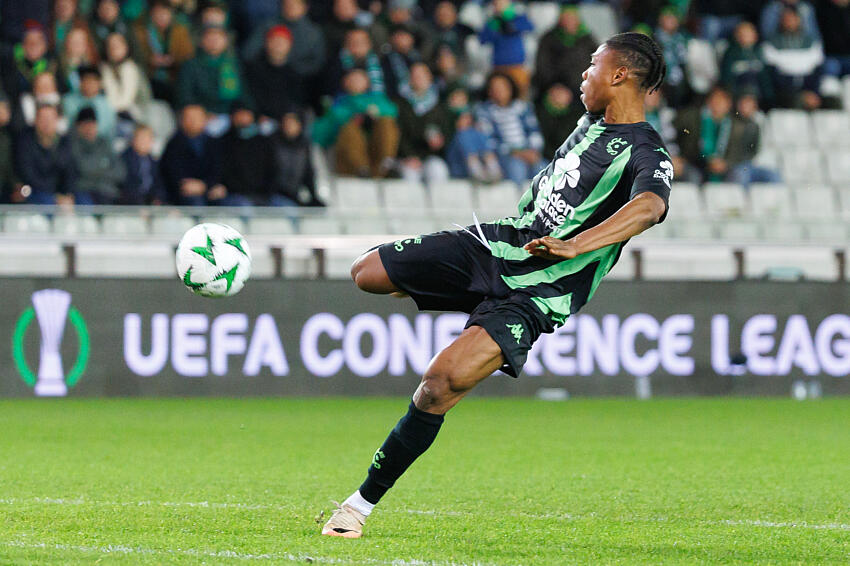 Toulouse FC renforce son milieu avec la signature d’Abu Francis pour quatre ans