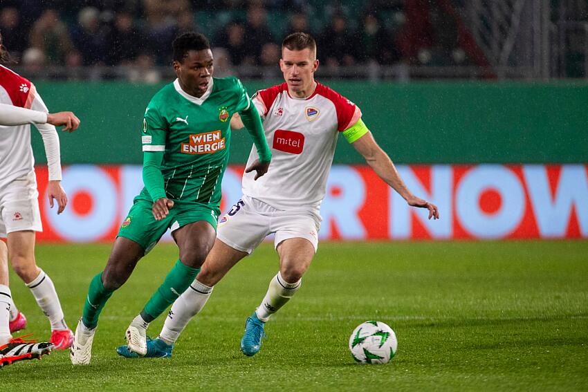 Mamadou Sangaré rejoint le RC Lens : une recrue ambitieuse venue du Rapid Vienne