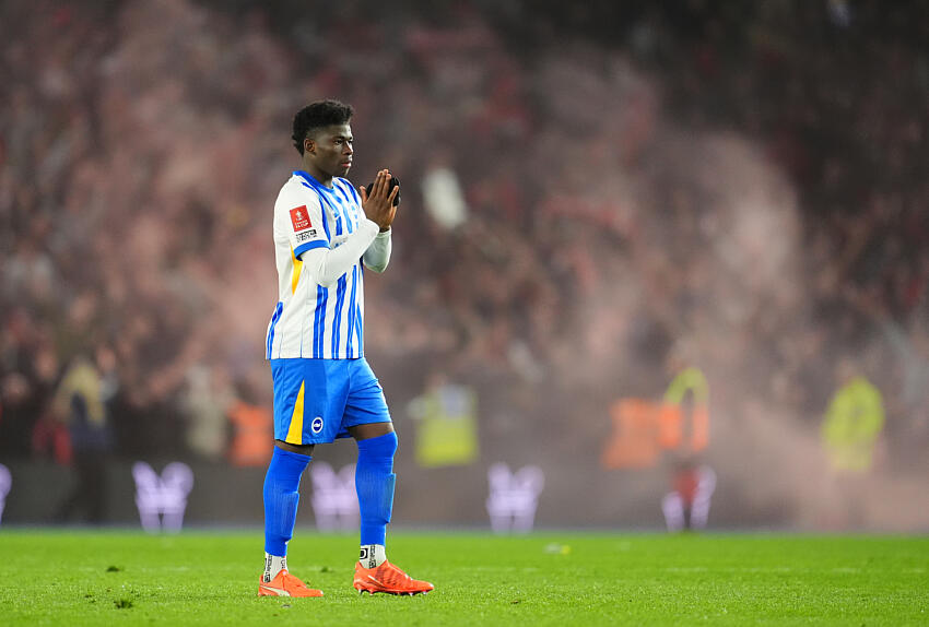 Le PSG prêt à dépenser 70 M€ pour Carlos Baleba, le joyau camerounais du mercato 2025