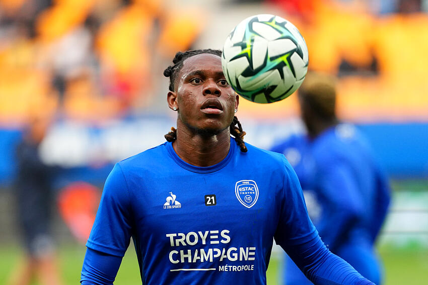 Cyriaque Irié : la pépite burkinabè débarque en Bundesliga avec Fribourg