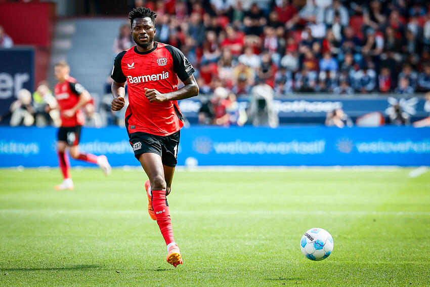 Edmond Tapsoba : Cible majeure du mercato estival, entre Leverkusen et des offres prestigieuses