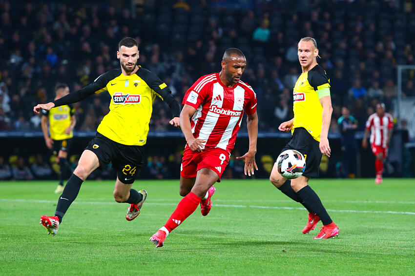 Ayoub El Kaabi : Le pilier de l’Olympiakos poursuit son ascension en 2025