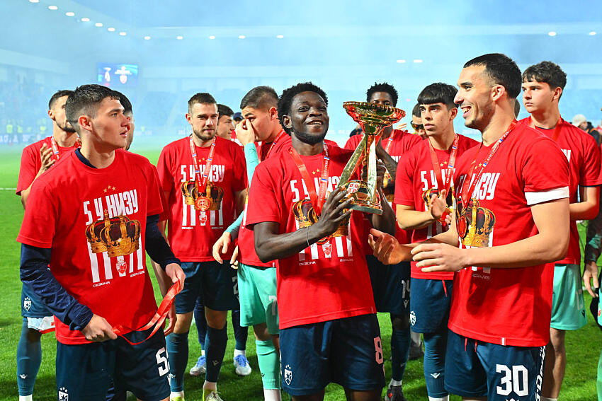 Mercato ASSE : Ebenezer Annan, la nouvelle arme défensive des Verts pour la saison 2025-2026