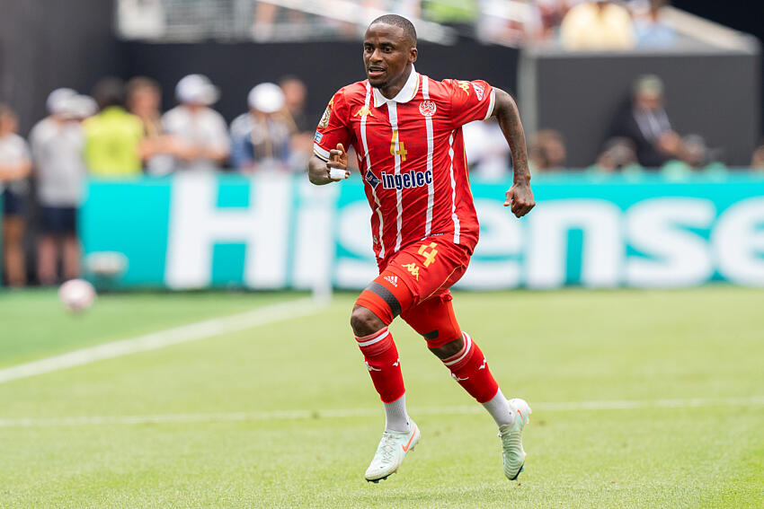 Thembinkosi Lorch signe officiellement au Wydad Athletic Club : un transfert majeur pour le football africain