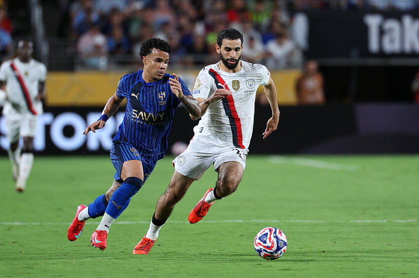 Rayan Aït-Nouri s’impose rapidement à Manchester City après un transfert record cet été