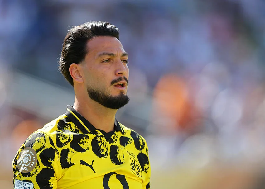 Ramy Bensebaini : le pilier algérien qui brille à Dortmund en 2025/2026