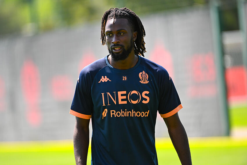 Evann Guessand s’envole pour Aston Villa : Nouveau défi anglais pour la pépite ivoirienne !