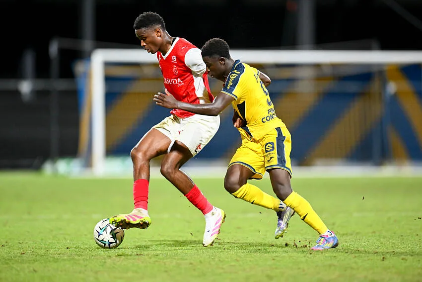 Pathé Mboup, star du Pau FC : objectif Ligue 1 ou départ imminent ?