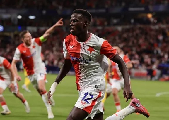 Slavia et Bodø/Glimt se neutralisent (2-2) : Mbodji solide en défense