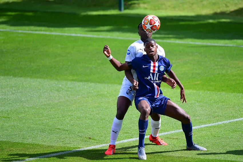 Transfert : Strasbourg mise sur la jeunesse africaine avec l’arrivée d’Isaac Karamoko