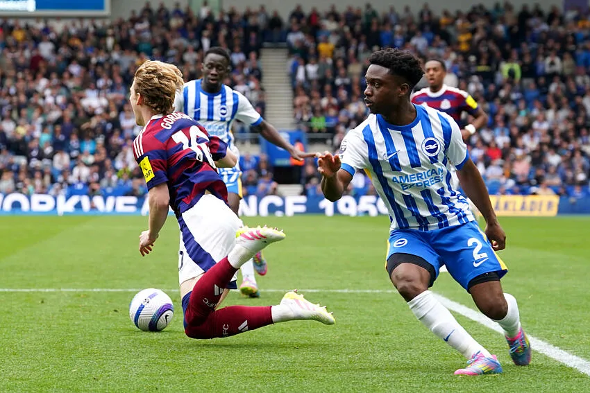Tariq Lamptey quitte Brighton pour la Fiorentina : une nouvelle étape en Serie A pour le latéral ghanéen