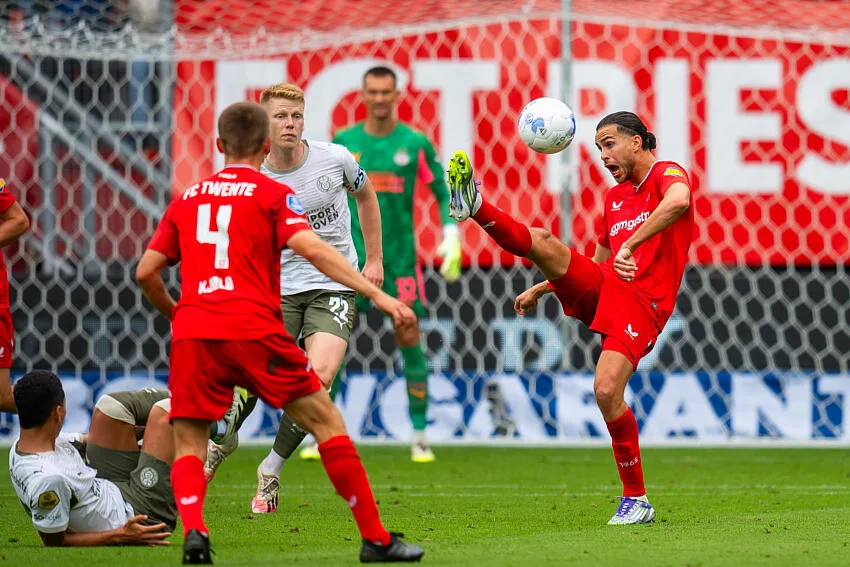 Ramiz Zerrouki : du pilier de Feyenoord à une saison sous pression à Twente