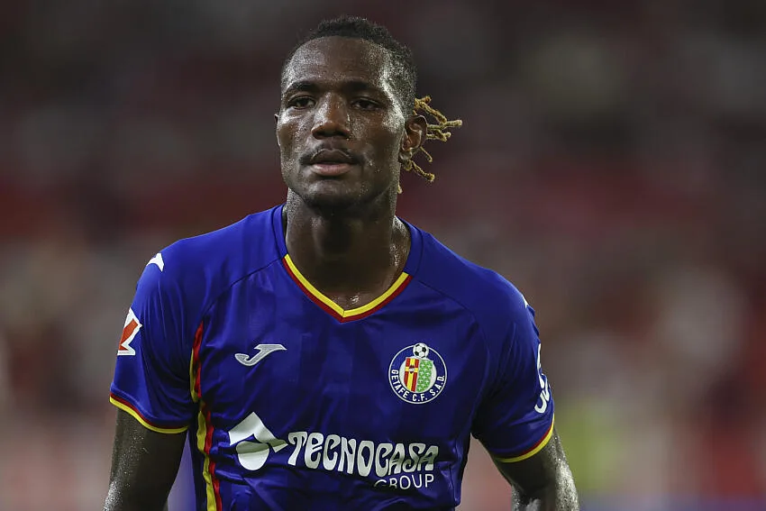 Crystal Palace officialise l’arrivée de Christantus Uche, le successeur d’Eberechi Eze