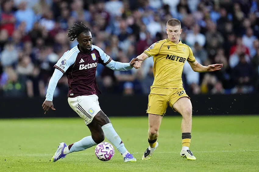 Evann Guessand illumine Aston Villa : un transfert record de 30 millions d’euros marque la saison 2025/2026