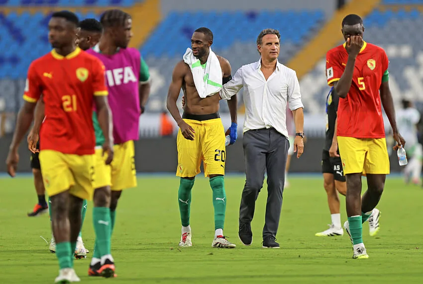 L’Algérie accrochée par la Guinée dans un duel intense