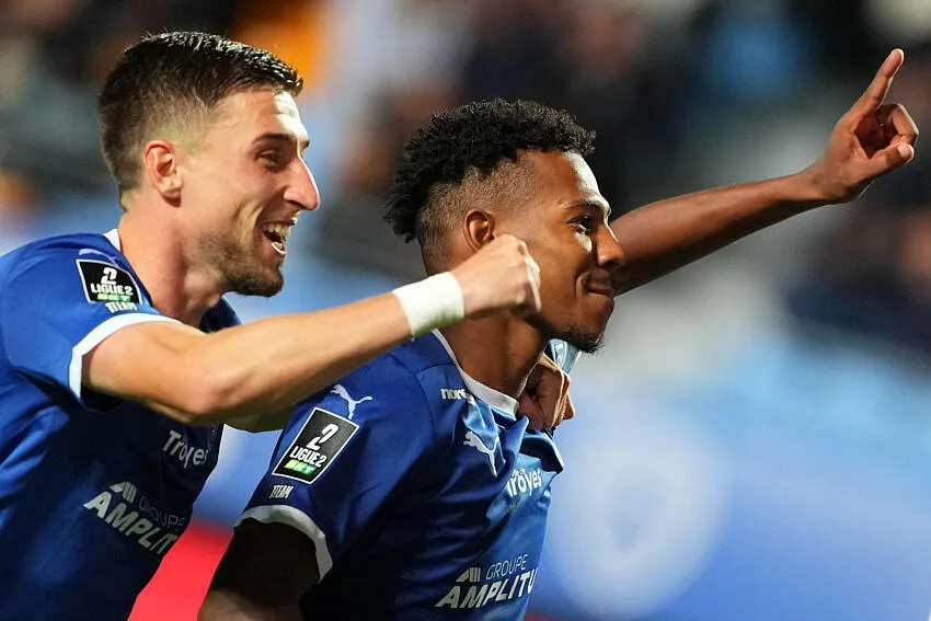 Tawfik Bentayeb guide l’ESTAC vers la victoire contre Nancy